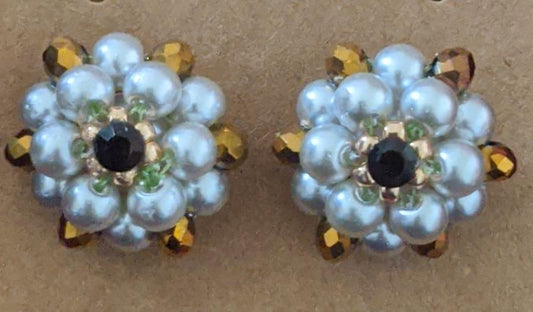 Darling daisy ear studs